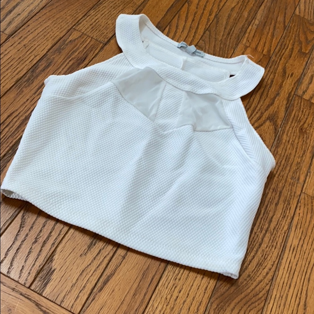 White crop top🤍